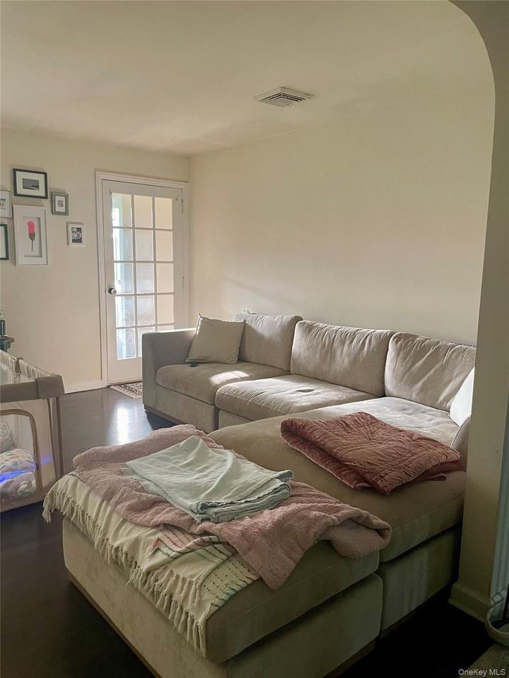 275 4th Ave - Photo 6 of 16