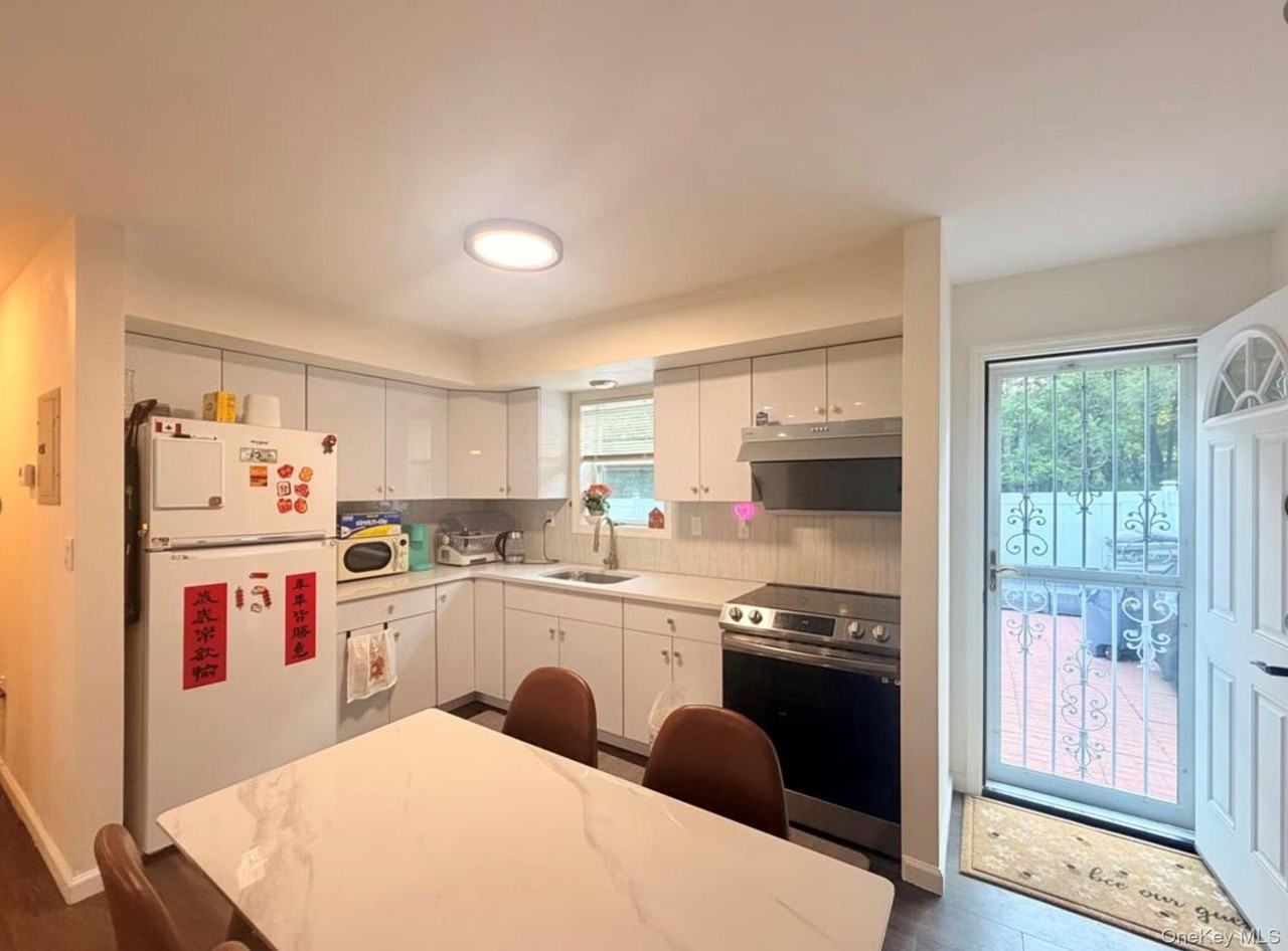 42 Old Sackett Rd #1stFLUNIT - Photo 5 of 9
