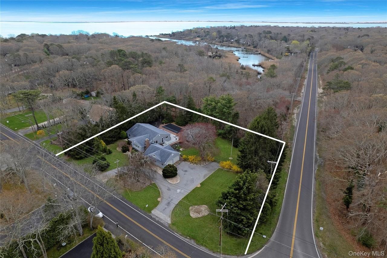 25 Squires Ave - Photo 3 of 21