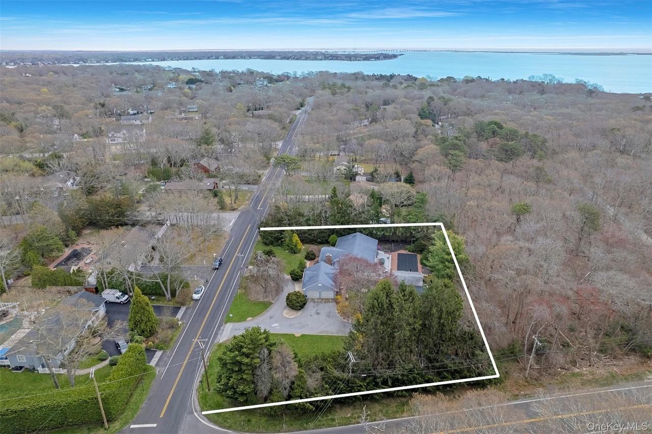25 Squires Ave - Photo 4 of 21