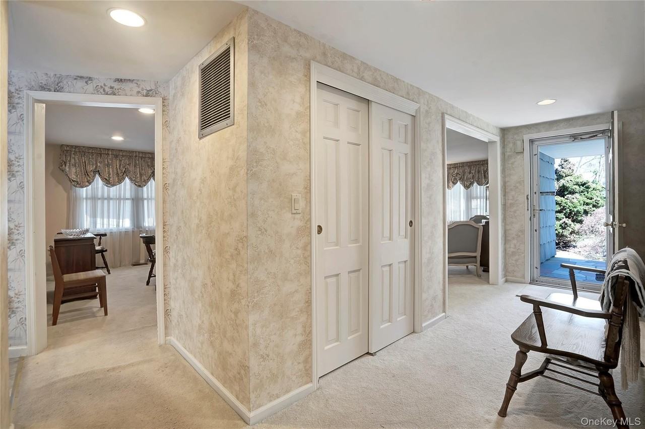 25 Squires Ave - Photo 5 of 21
