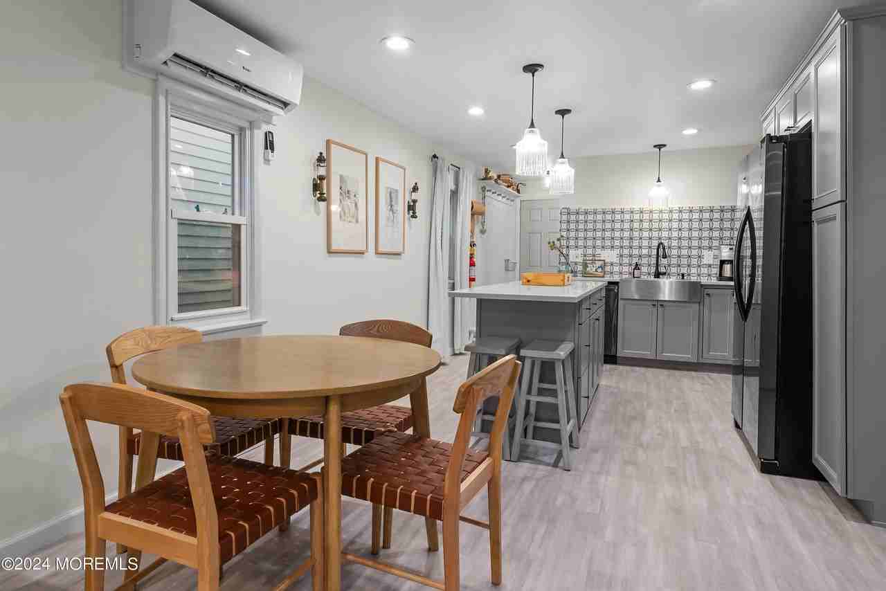 81 Franklin Ave - Photo 4 of 22