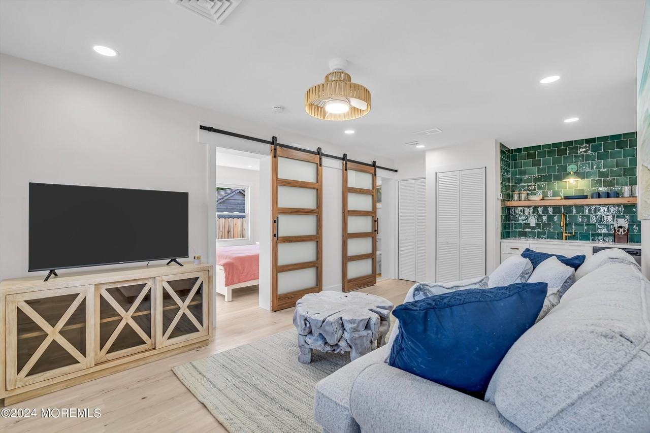1217 Lister St - Photo 6 of 26