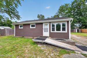 featured image of 33 Stagecoach Rd