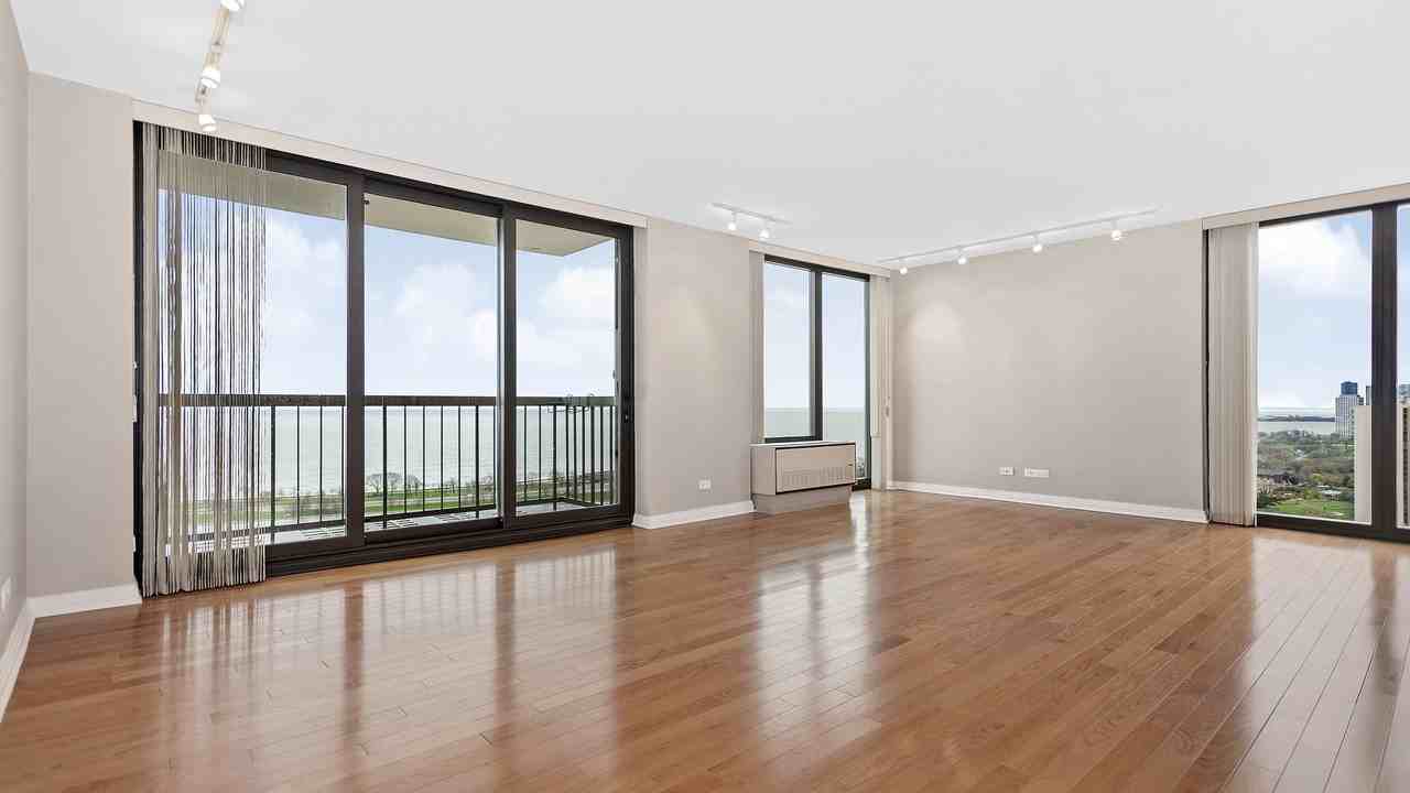 2500 N Lakeview Ave #3002 - Photo 4 of 20
