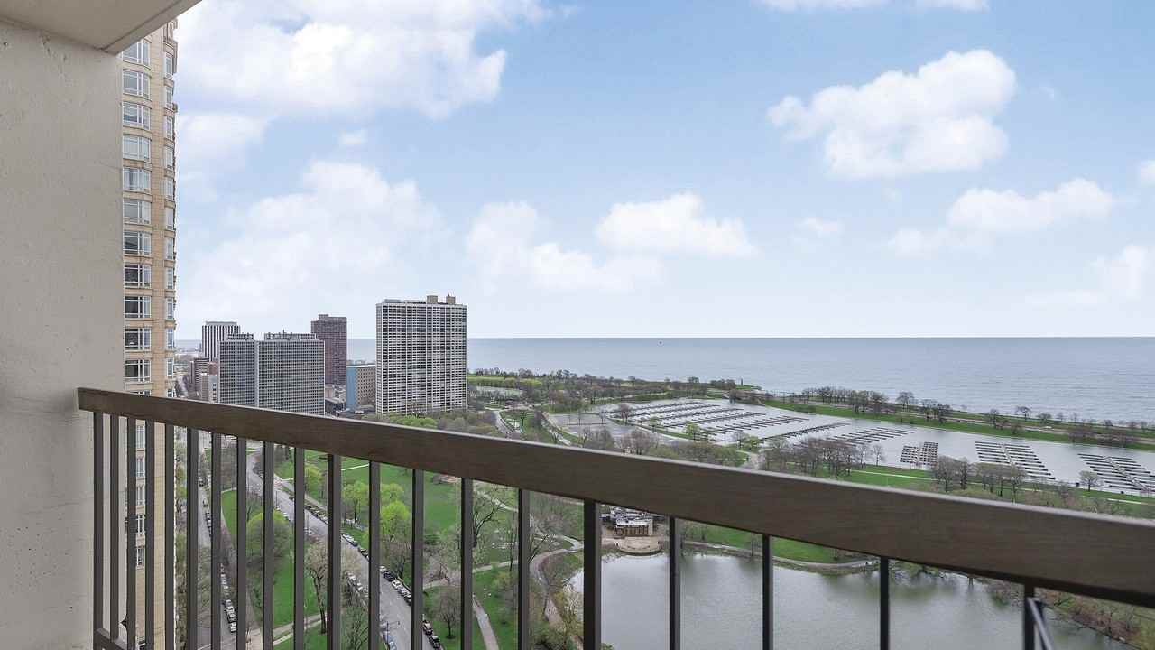 2500 N Lakeview Ave #3002 - Photo 6 of 20