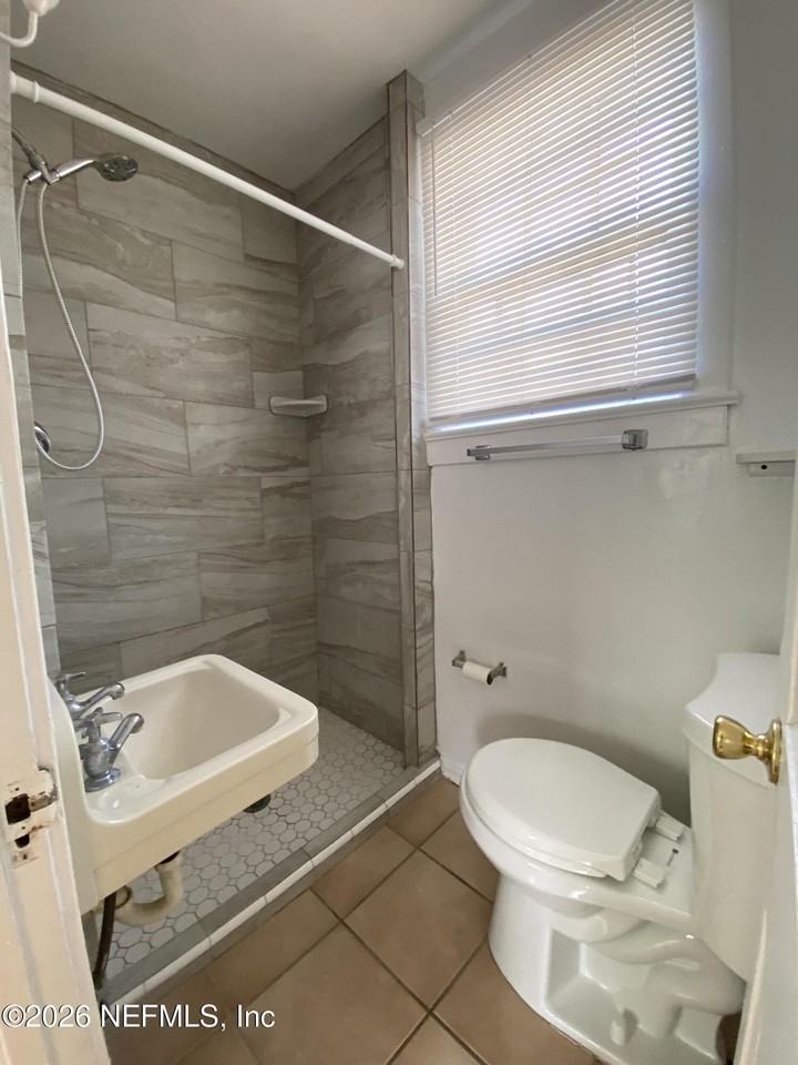 1535 Parkwood St #3 - Photo 4 of 4