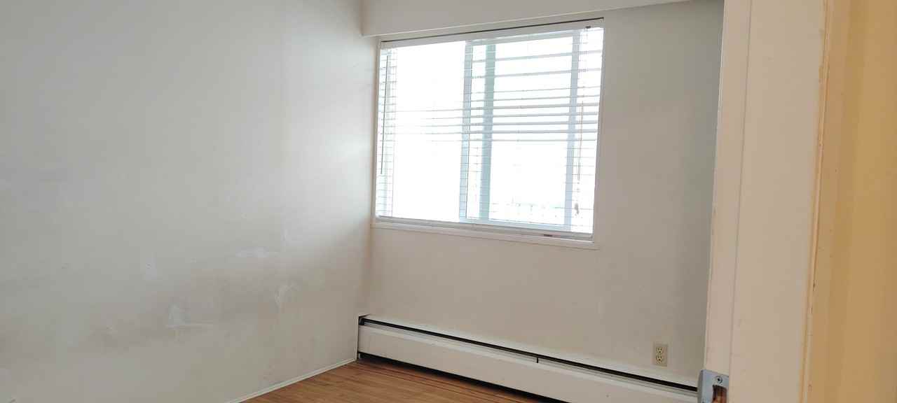 6709 Sussex Avenue - Photo 7 of 13