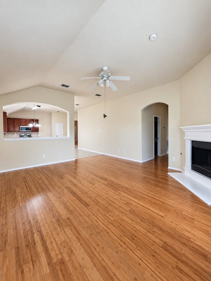 625 Soledad St - Photo 6 of 13