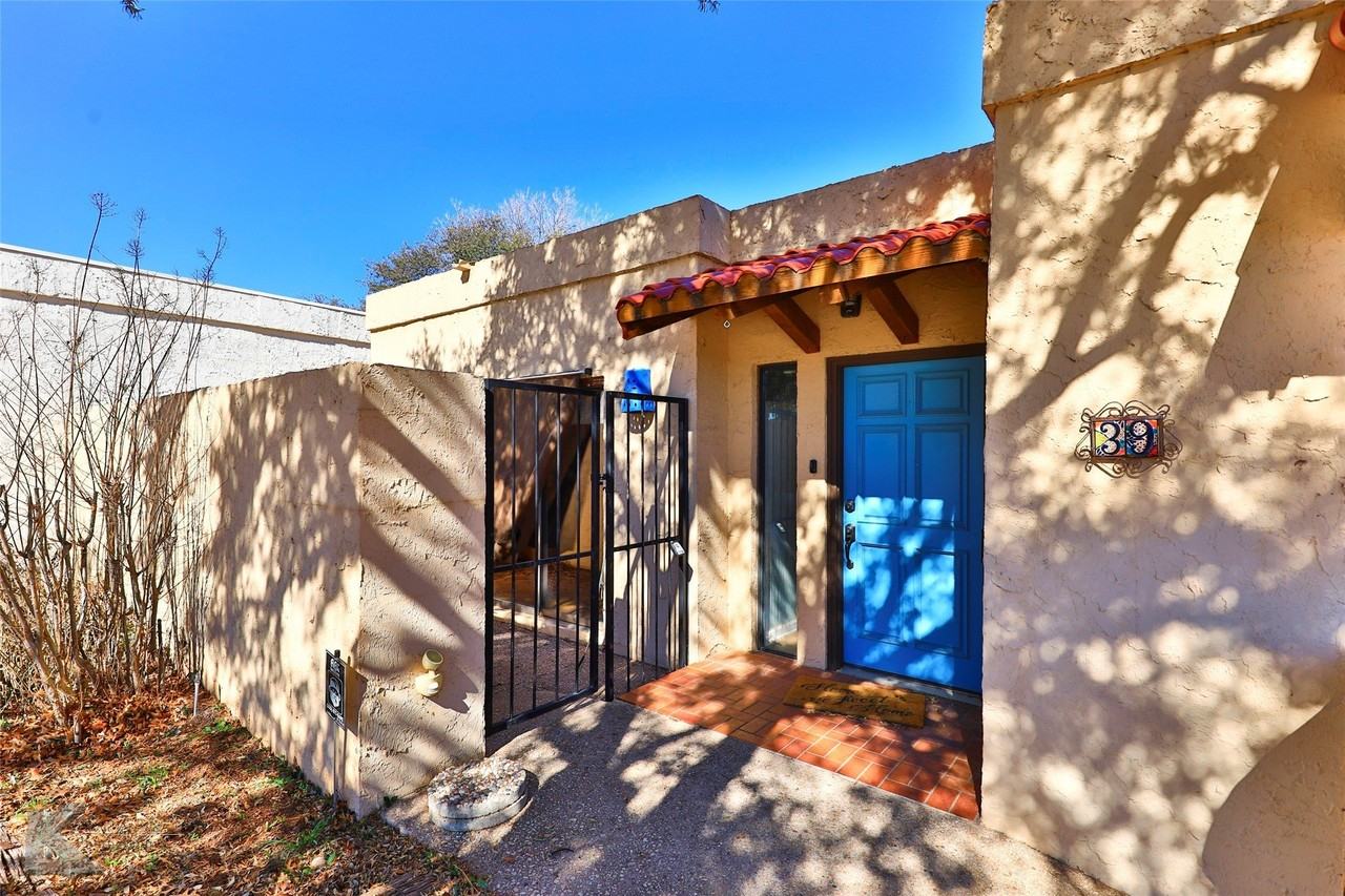 39 Tamarisk Cir - Photo 2 of 26