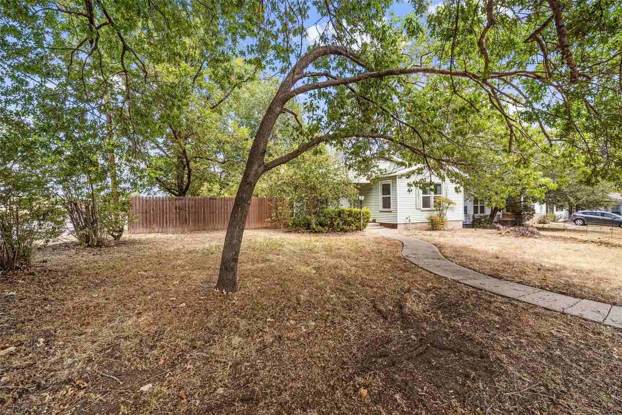 4529 Sanger Ave - Photo 2 of 20