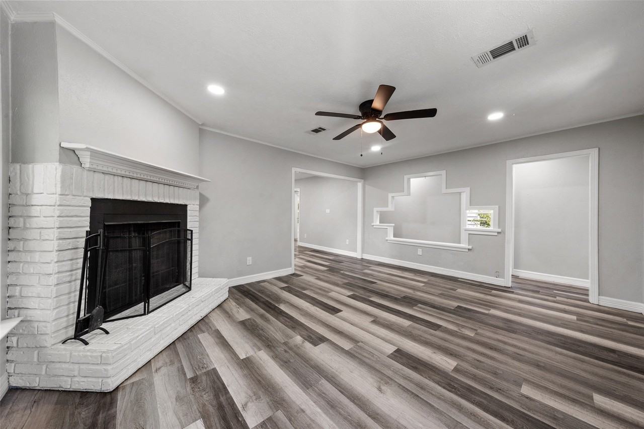 4529 Sanger Ave - Photo 4 of 20