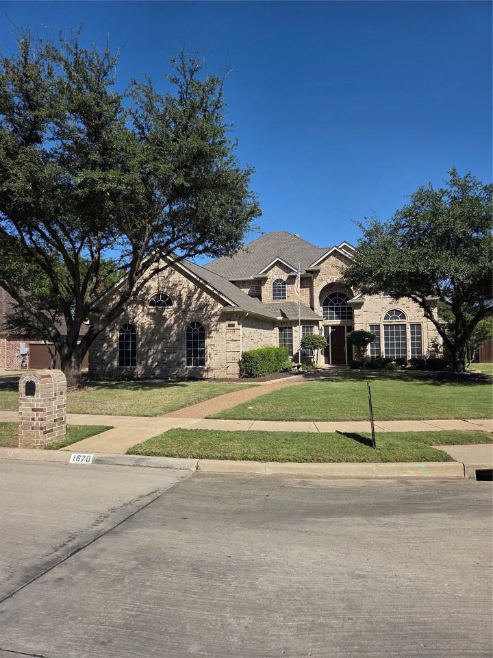 1670 Oak Ridge Dr - Photo 2 of 37