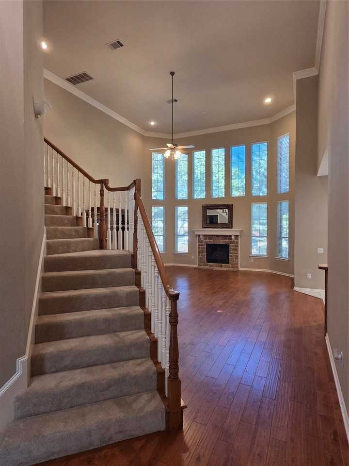 1670 Oak Ridge Dr - Photo 4 of 37