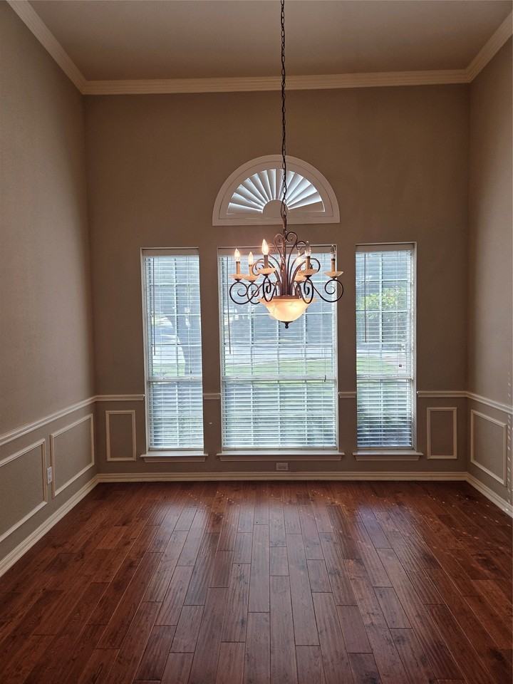 1670 Oak Ridge Dr - Photo 5 of 37