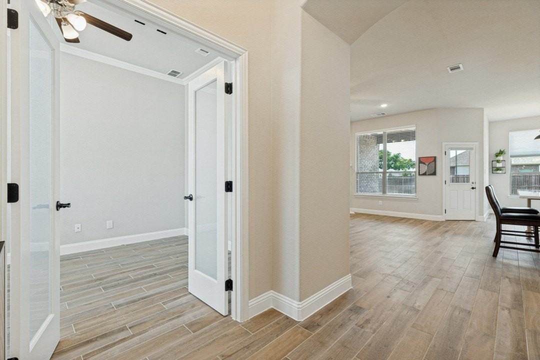 4005 Gray Wolf Dr - Photo 3 of 40