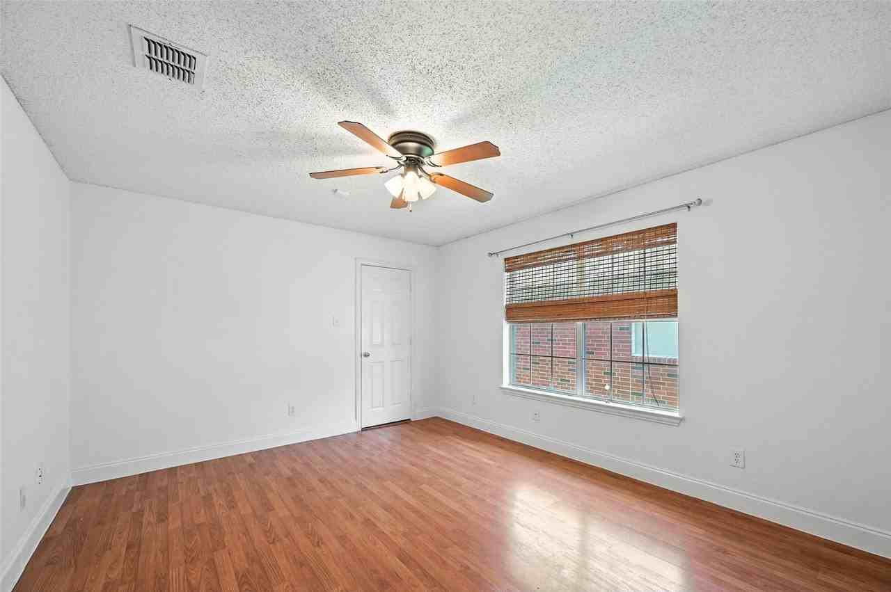 5025 Boxwood Ln - Photo 6 of 15