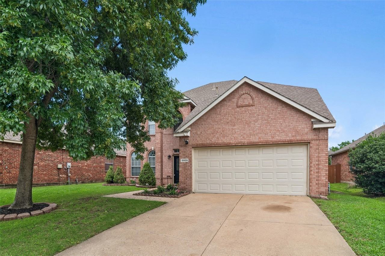 10609 Augusta Ln - Photo 2 of 25