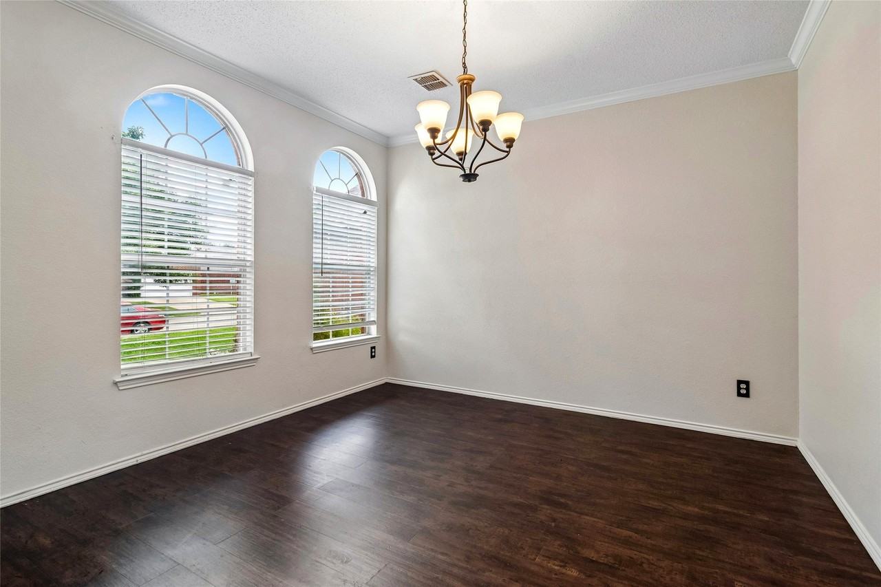 10609 Augusta Ln - Photo 5 of 25