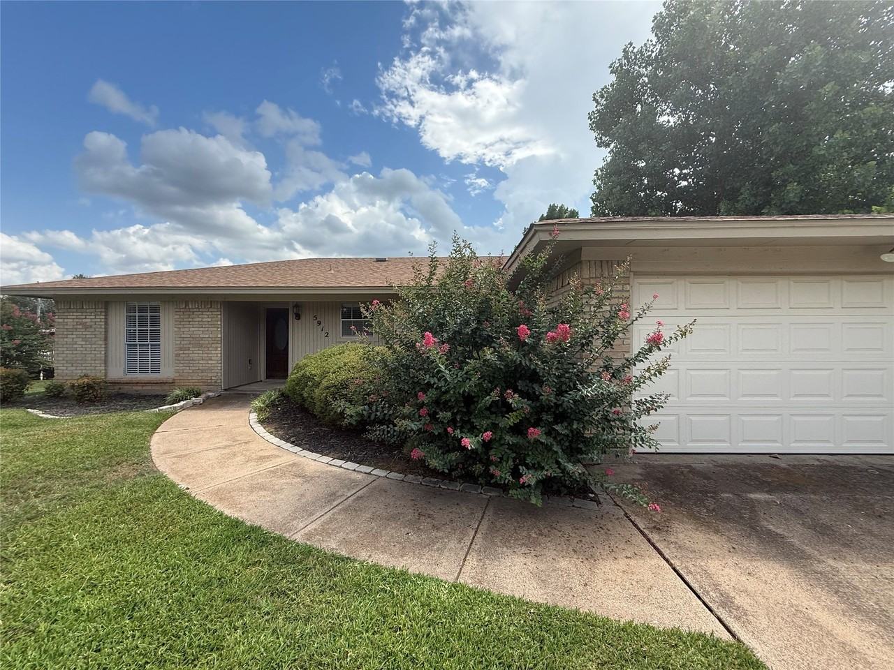 5912 Pleasant Hill Dr - Photo 2 of 12