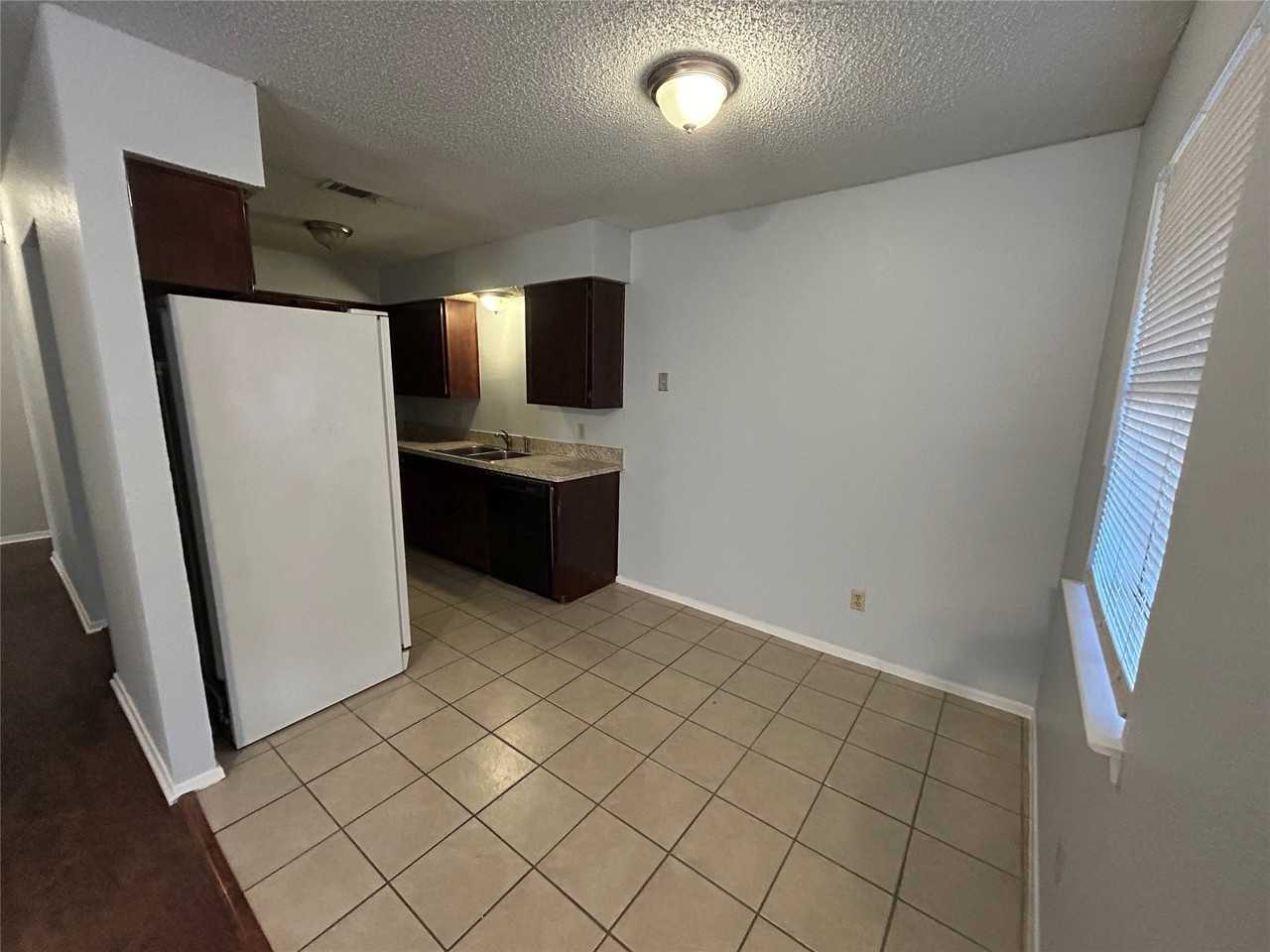 7738 Sable Ln - Photo 3 of 16