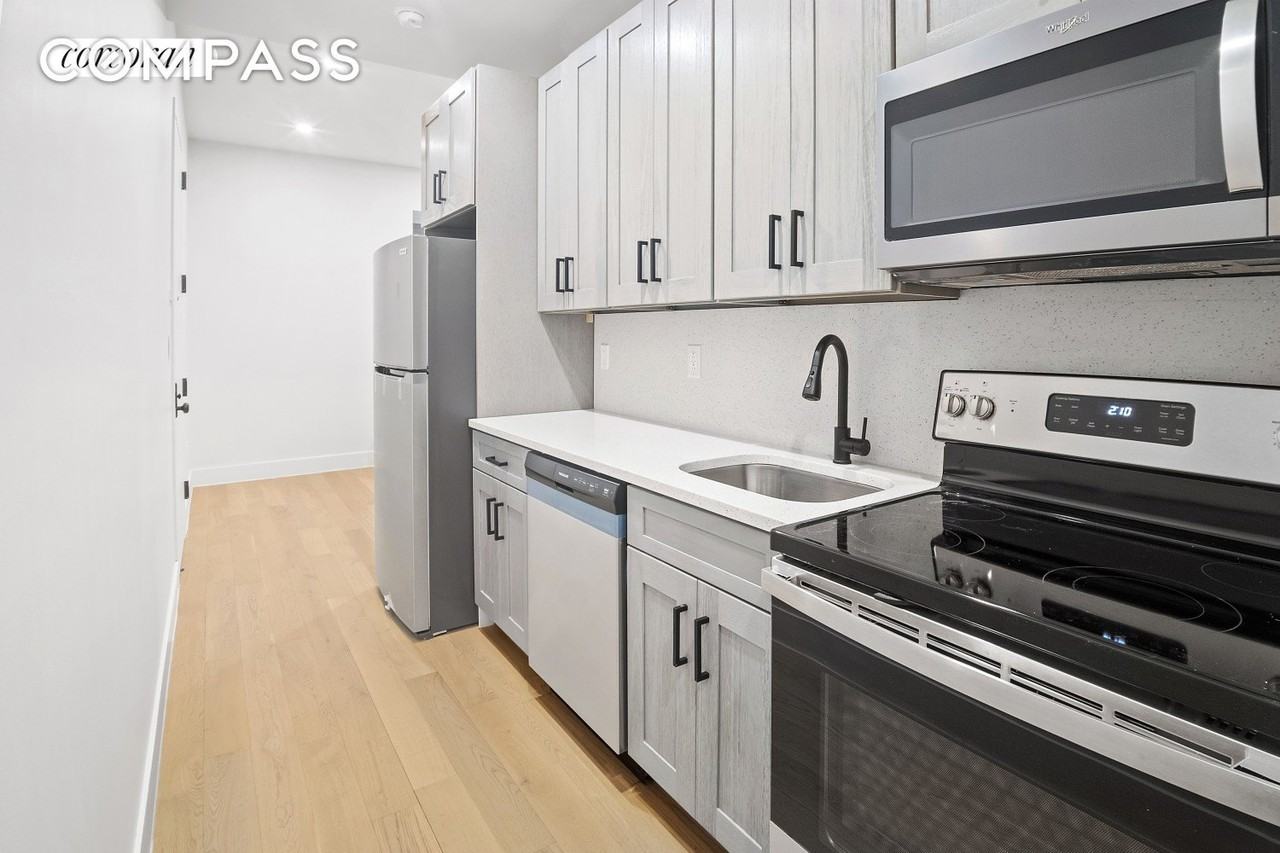 89 7th Ave S #1B - Photo 3 of 6