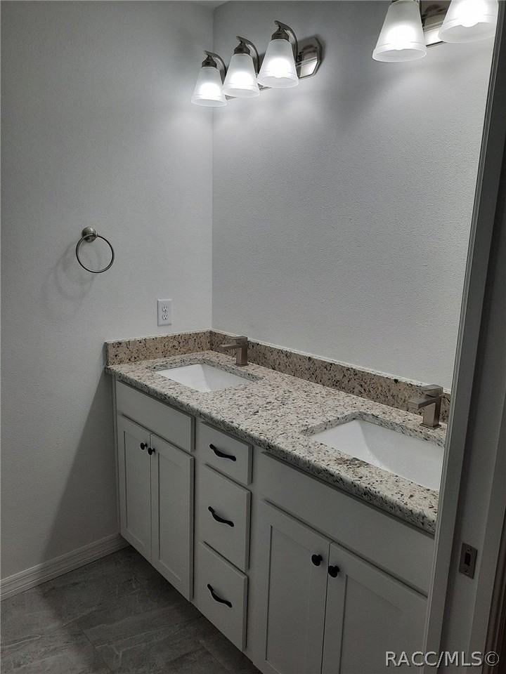 605 Howard St - Photo 4 of 7