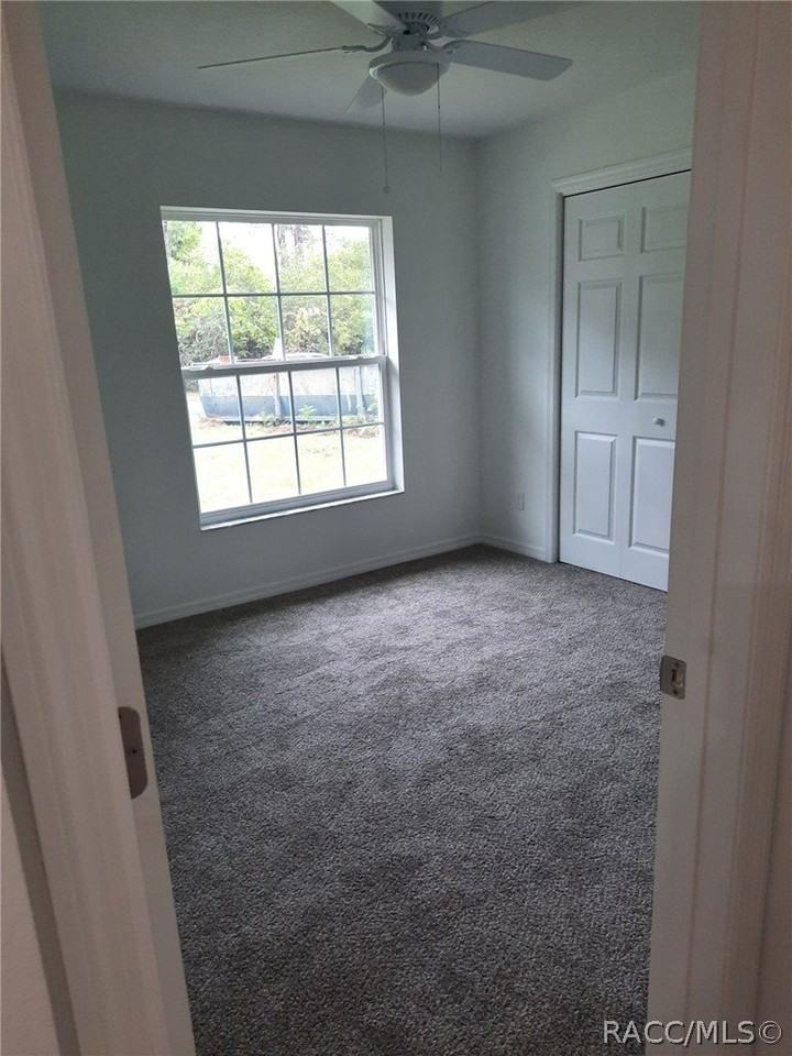 605 Howard St - Photo 5 of 7