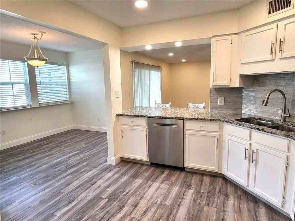 1924 Westminster Cir #10-1 - Photo 3 of 24