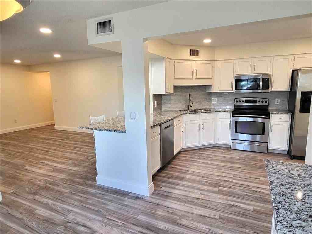 1924 Westminster Cir #10-1 - Photo 5 of 24