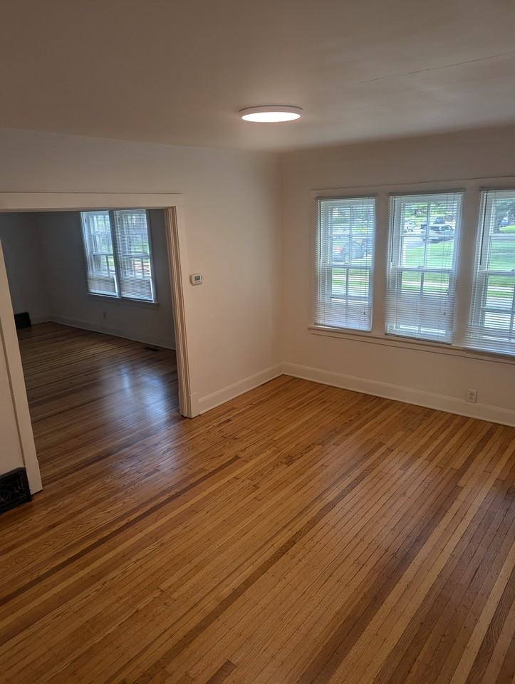 5163 N Park Ave - Photo 5 of 9