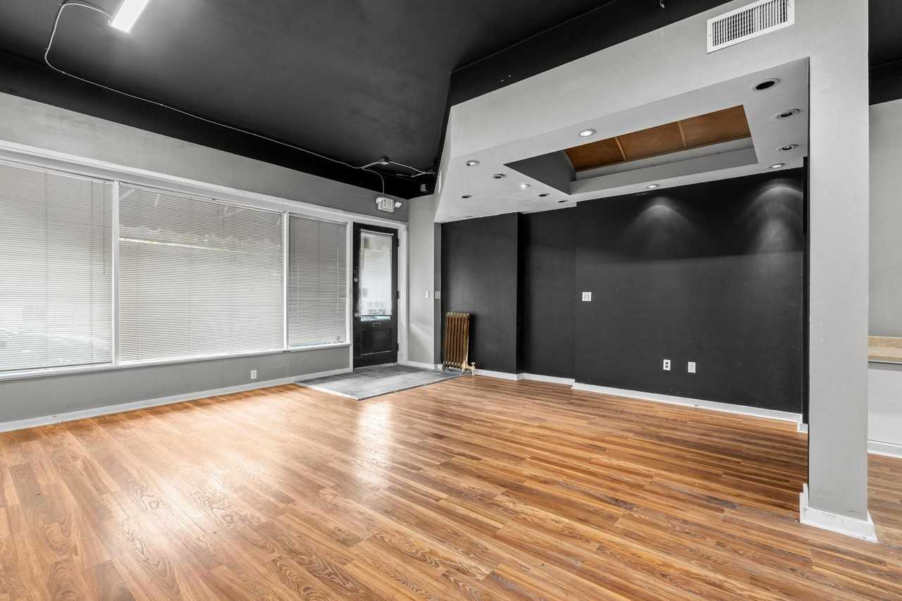 104 Brown St - Photo 3 of 20