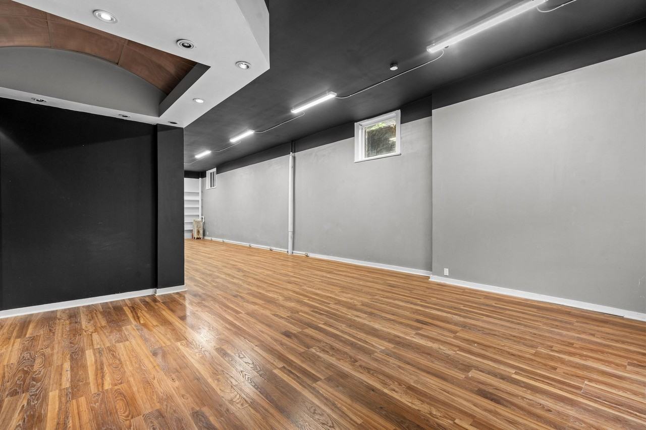 104 Brown St - Photo 4 of 20