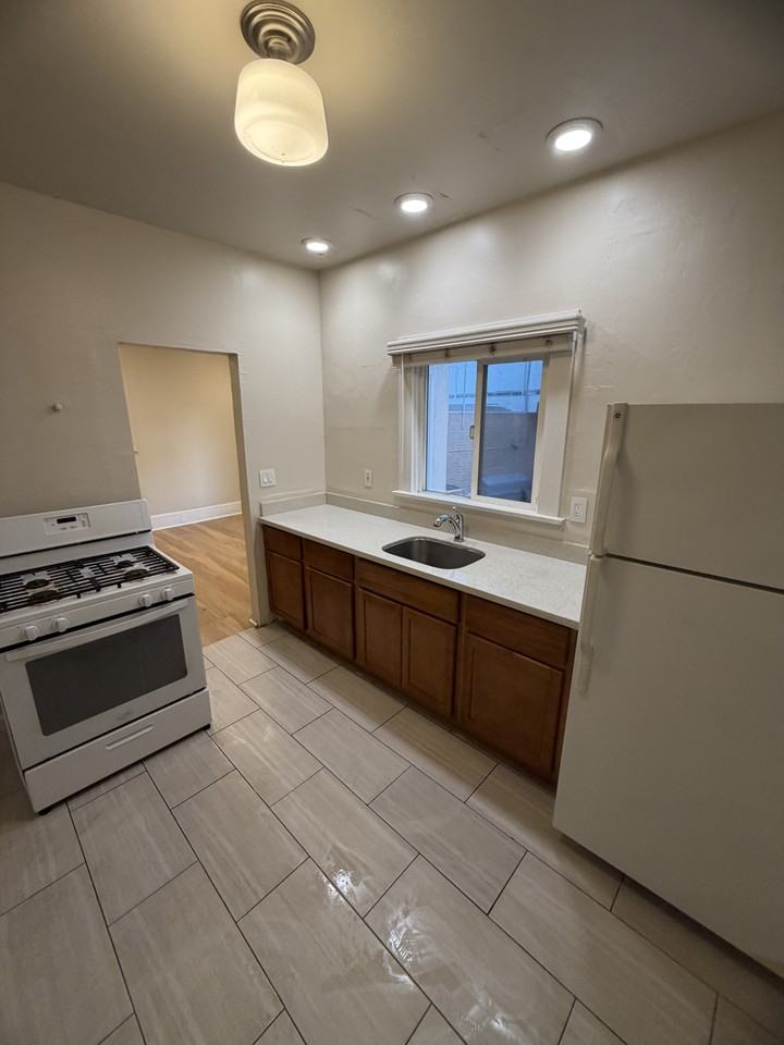 16 Vernon St #25 - Photo 3 of 10