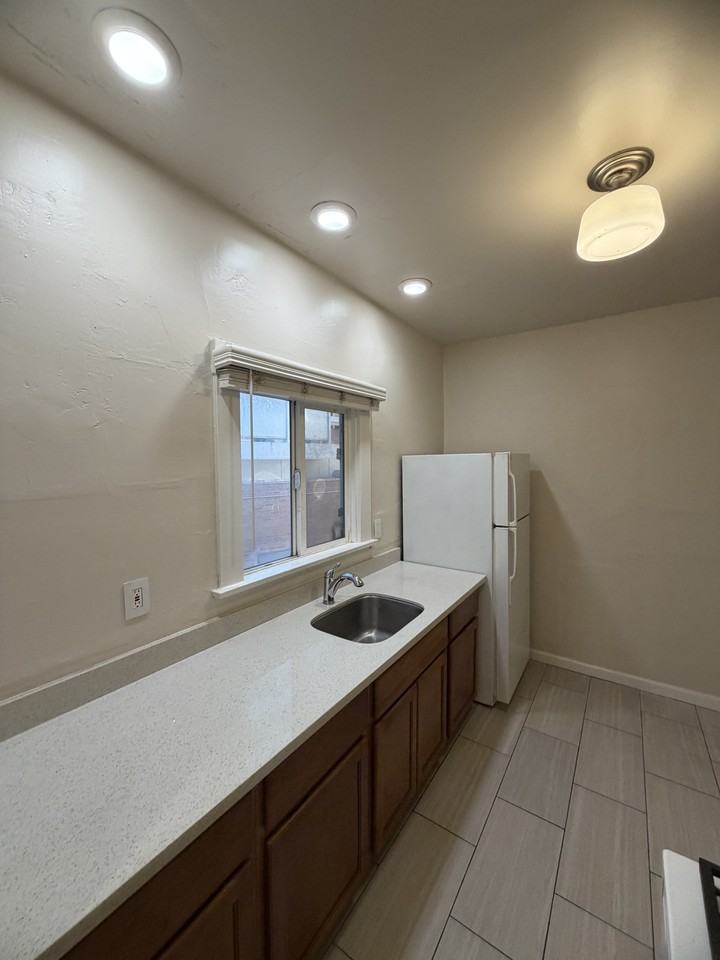 16 Vernon St #25 - Photo 4 of 10