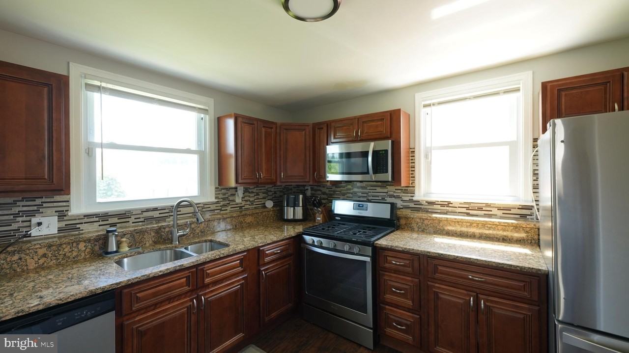 508 Winslow Rd - Photo 3 of 12