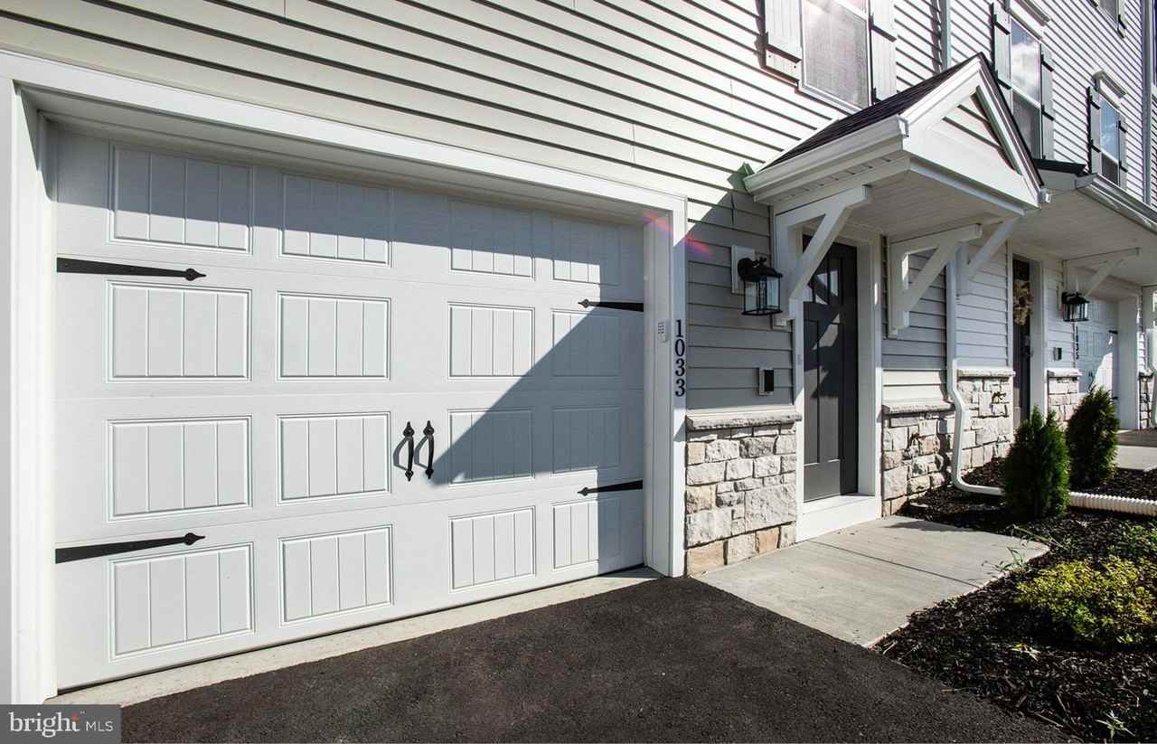 1033 Addie Ln - Photo 2 of 40