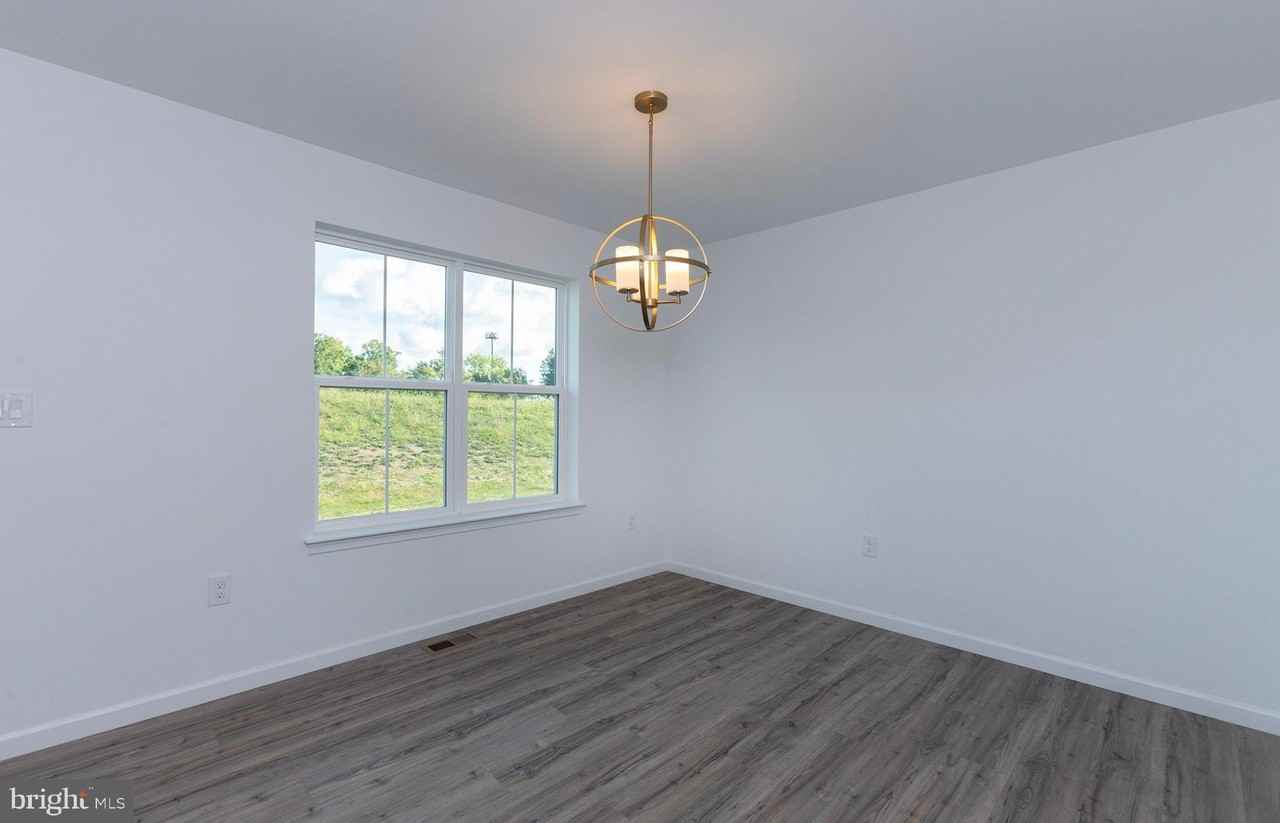1033 Addie Ln - Photo 7 of 40