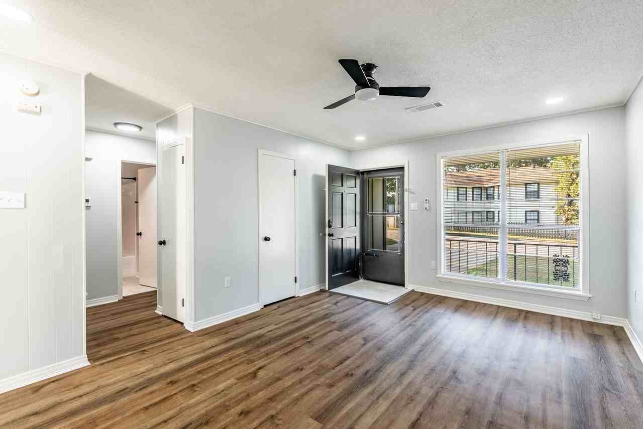 9001 Woodbine St #C - Photo 2 of 10