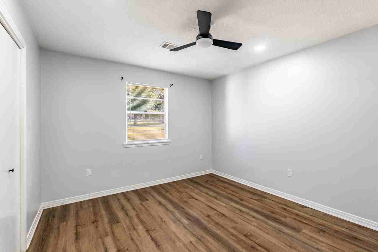 9001 Woodbine St #C - Photo 7 of 10