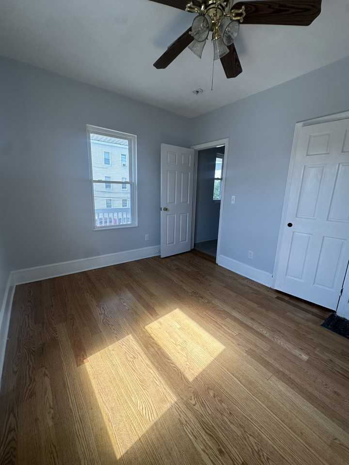 31 Topliff St #2 - Photo 5 of 14