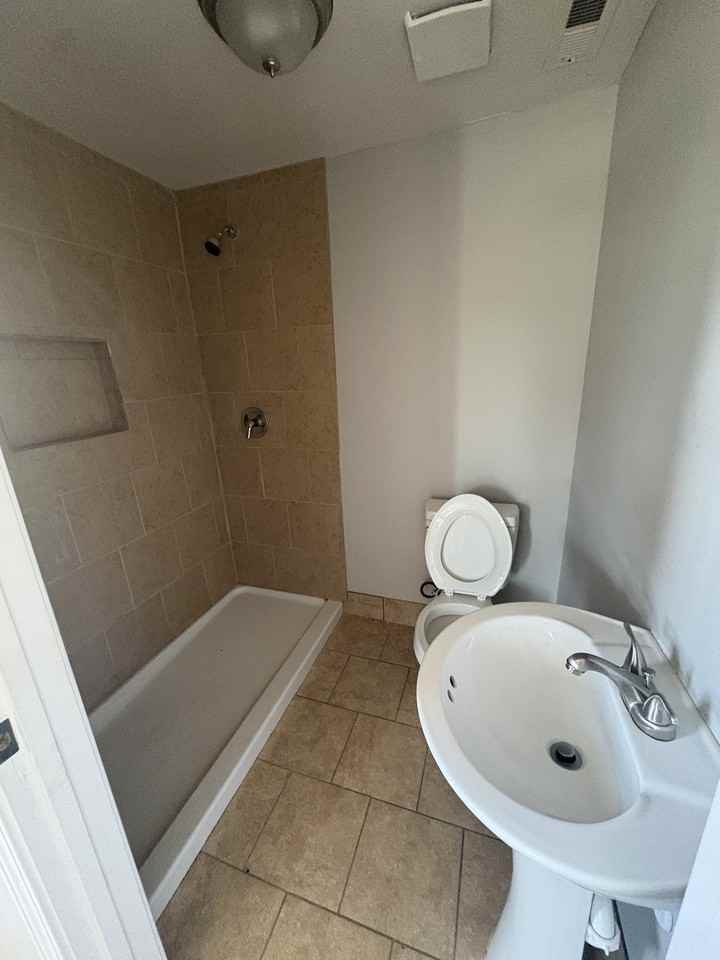 107 Denton Pl - Photo 2 of 12