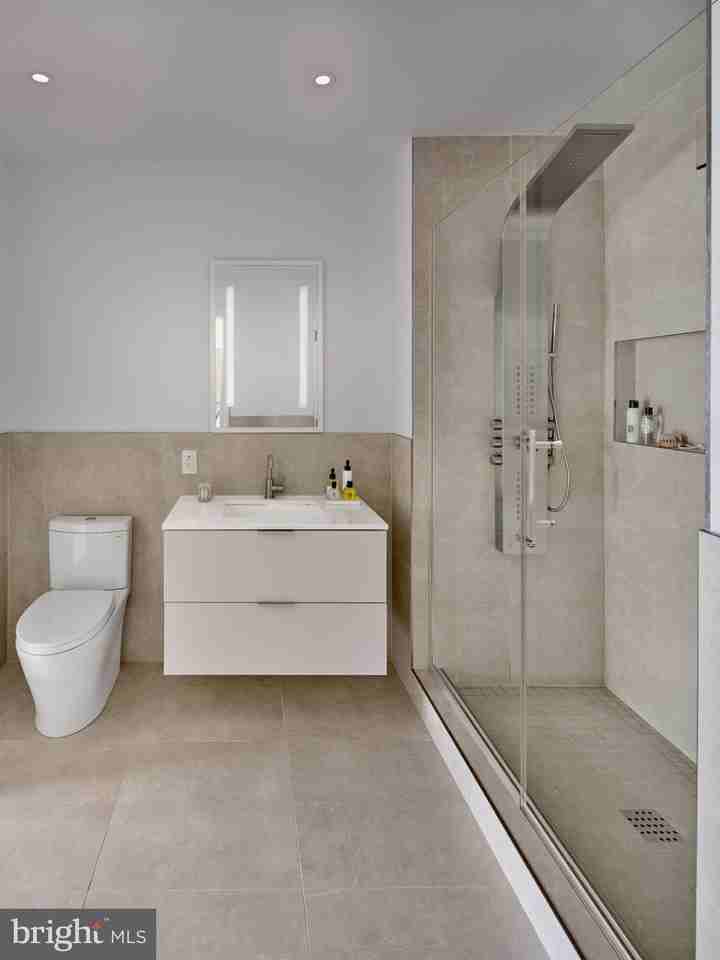 815 - 17-00 N POPLAR Street - Photo 3 of 19