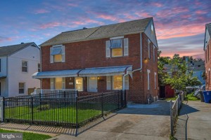 featured image of 2124 S Oxford St