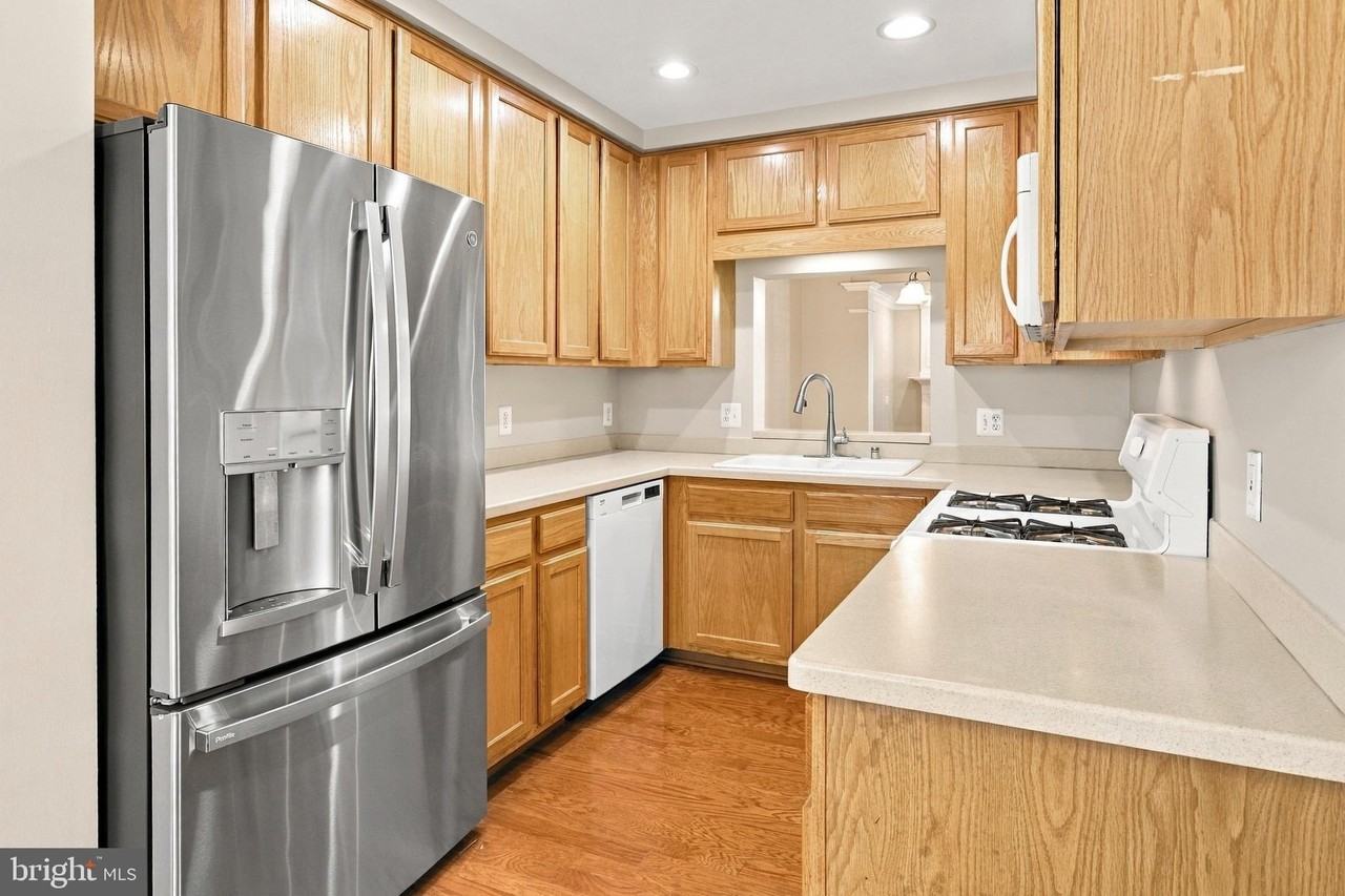 1401 Roundhouse Ln - Photo 4 of 29