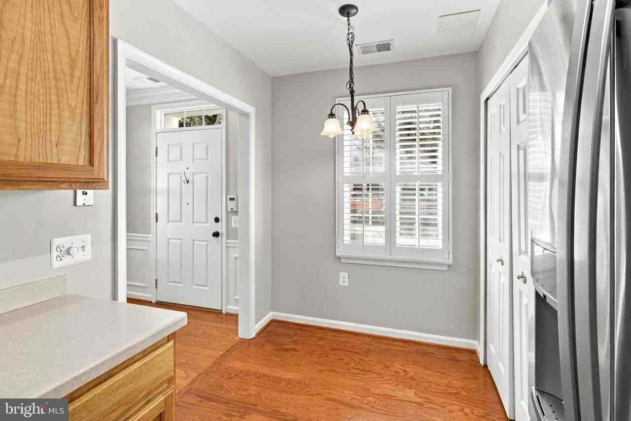 1401 Roundhouse Ln - Photo 6 of 29