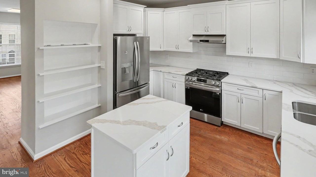 6239 Frosty Winter Ct - Photo 3 of 50