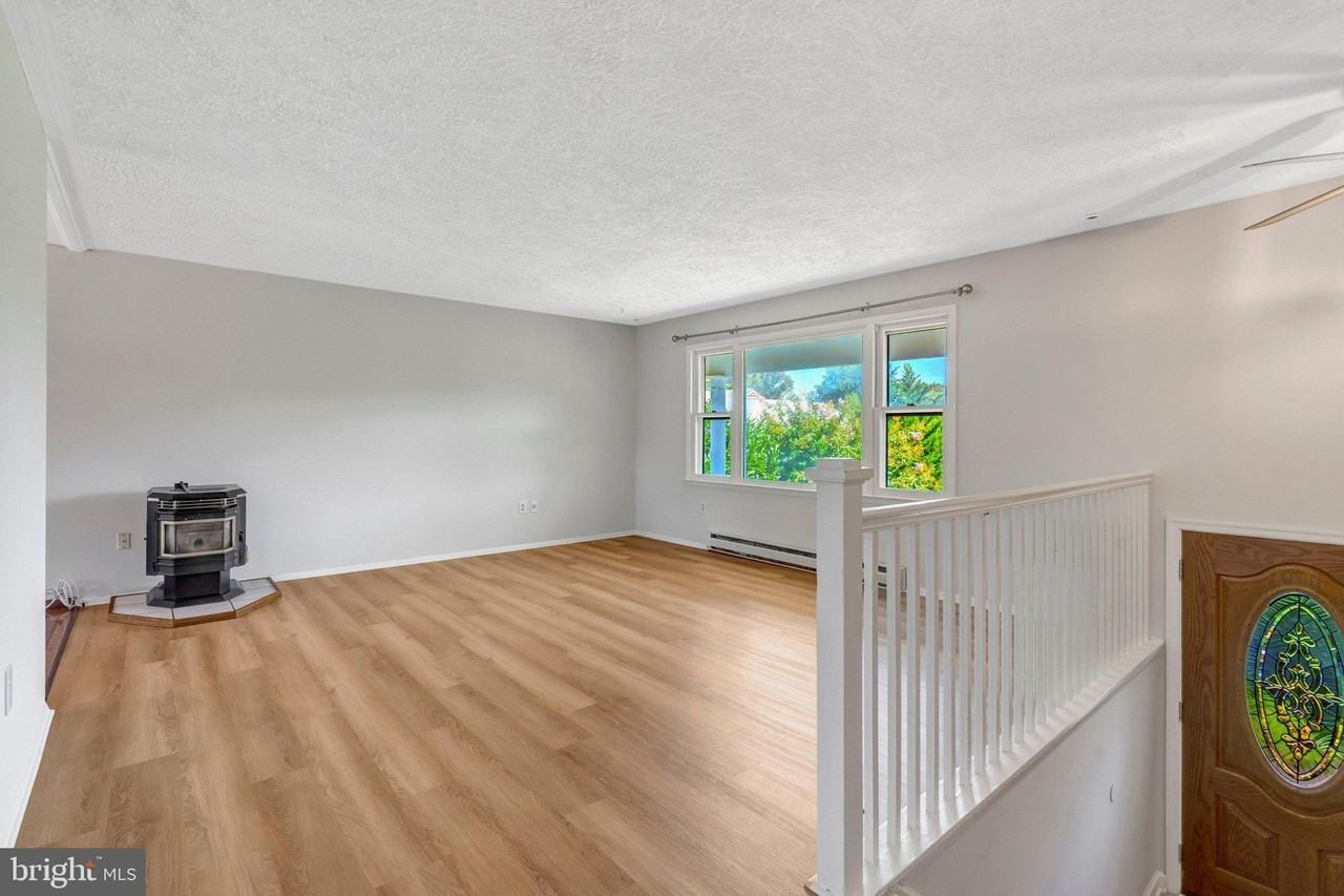 4570 Lawnvale Dr - Photo 6 of 34