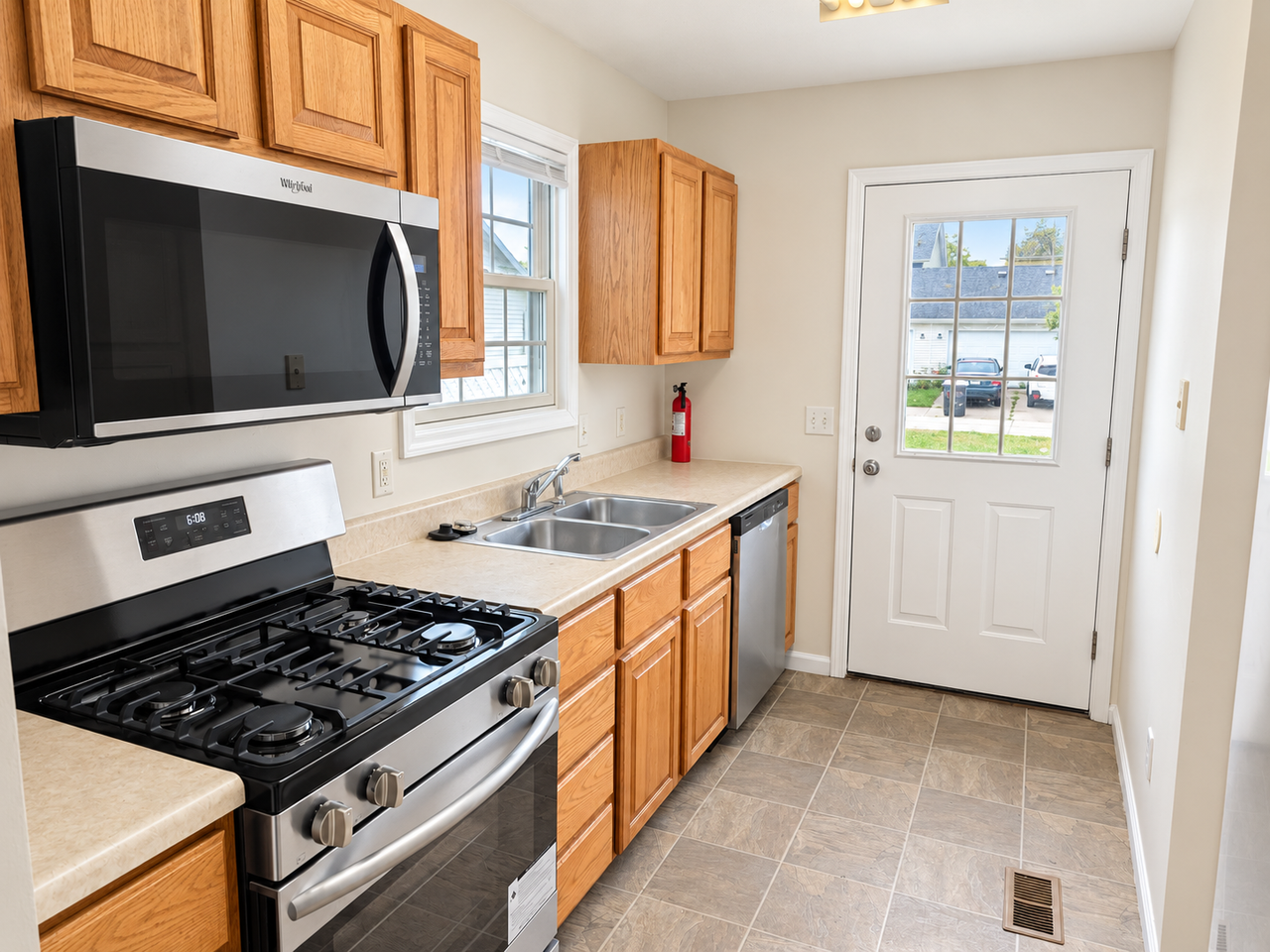 1512 Montgomery St #1 - Photo 4 of 21