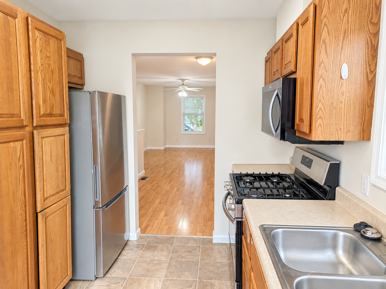 1512 Montgomery St #1 - Photo 5 of 21